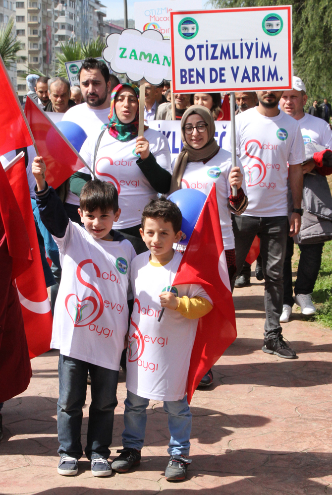 rizede-otizmli-cocuklar-icin-yuruyus-duzenlendi-1.jpg