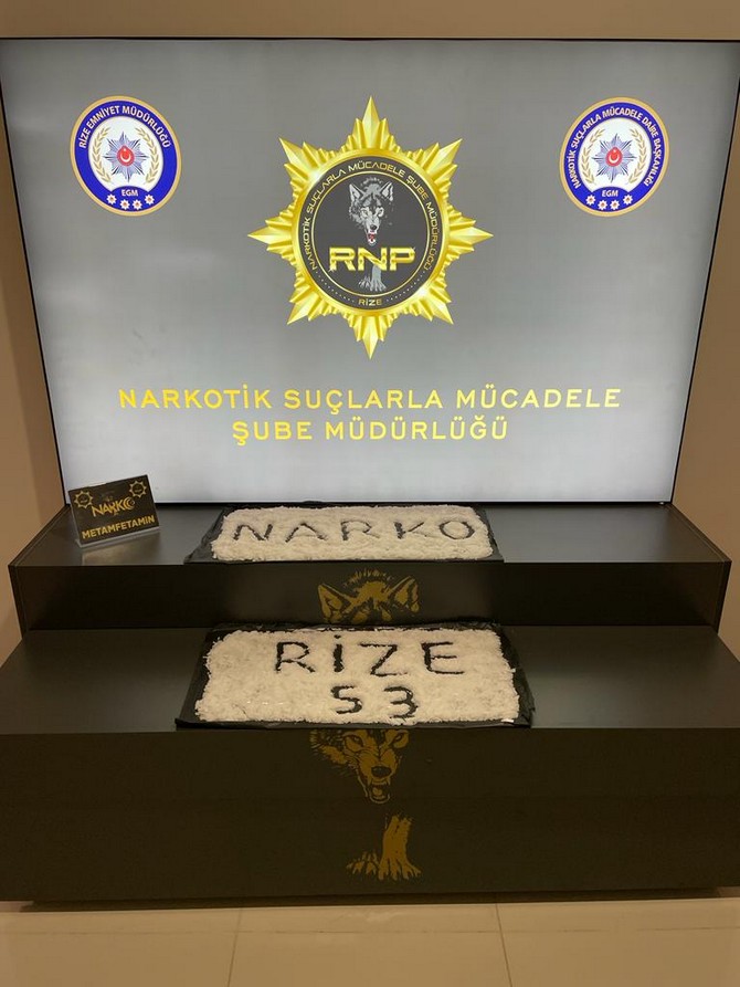 rizede-otomobildeki-elektrik-supurgesine-saklanmis-1-kilo-950-gram-metamfetamin-ele-gecirildi-2.jpg