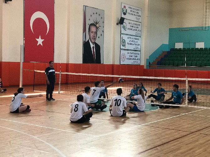 rizede-oturarak-voleybol-turnuvasi-duzenlendi-(4).jpg