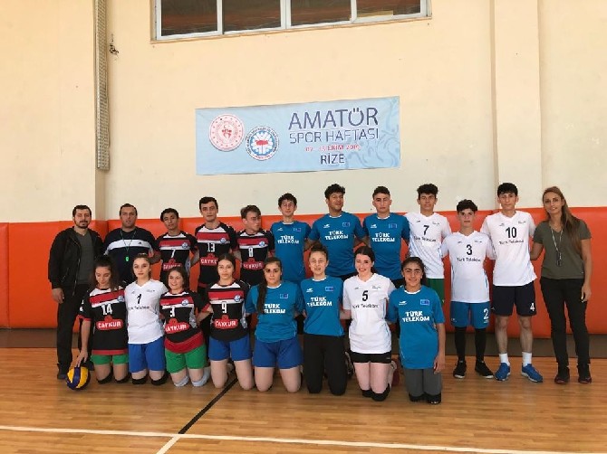 rizede-oturarak-voleybol-turnuvasi-duzenlendi-(5).jpg