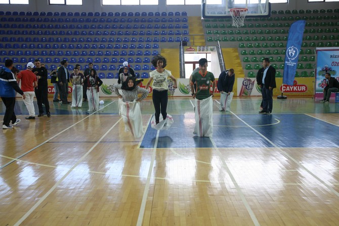 rizede-ozel-sporcular-atletizm-senliginde-bulustu-(13).jpg