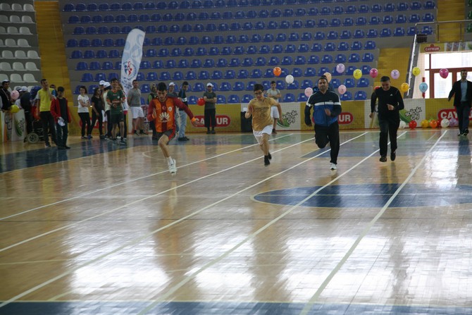 rizede-ozel-sporcular-atletizm-senliginde-bulustu-(7).jpg