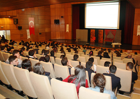 rizede-pembe-aslinda-siyahtir-tiyatro-oyunu-sahnelendi-2.jpg rizede-pembe-aslinda-siyahtir-tiyatro-oyunu-sahnelendi-2.jpg