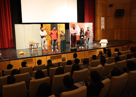 rizede-pembe-aslinda-siyahtir-tiyatro-oyunu-sahnelendi-4.jpg rizede-pembe-aslinda-siyahtir-tiyatro-oyunu-sahnelendi-4.jpg