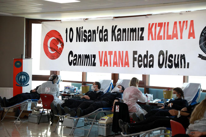 rizede-polis-adaylari-kan-bagisi-kampanyasina-katildi-(5).jpg