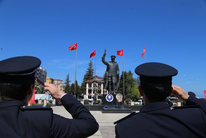 rizede-polis-haftasi-kutlamalari-basladi--(2).jpg