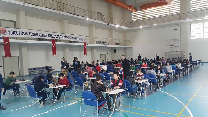 rizede-polis-haftasi-nedeniyle-satranc-turnuvasi-duzenlendi-(11).jpg