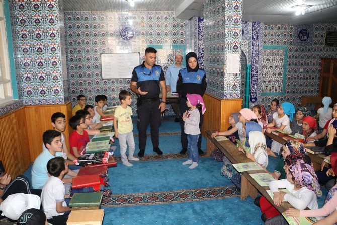rizede-polisten-ailelere-cagri-‘cocuklarinizi-polis-ile-korkutmayin’-(1).jpg
