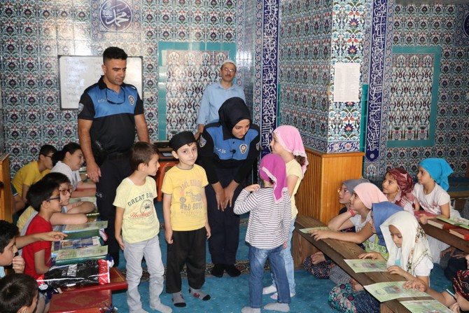 rizede-polisten-ailelere-cagri-‘cocuklarinizi-polis-ile-korkutmayin’-(3).jpg