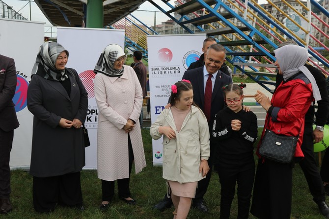 rizede-rize-belediyesi-ile-rize-engelsiz-yasam-dernegi-tarafindan-engelsiz-hayatim-ucurtma-senligi-duzenlendi-senlikte-ozel-cocuklar-doyasiya-eglendi-6.jpg