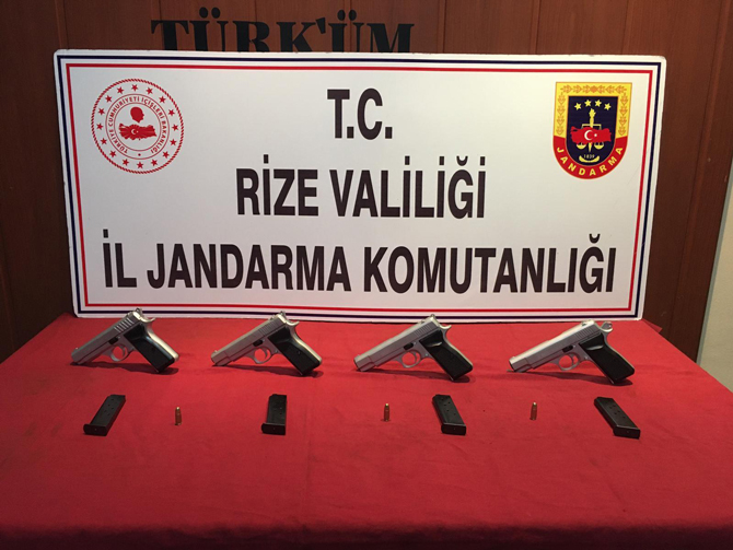 rizede-ruhsatsiz-kacak-silah-ele-gecirildi..jpg