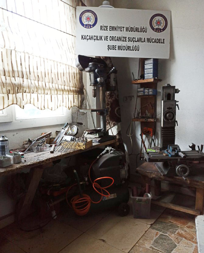 rizede-ruhsatsiz-silah-atolyesine-operasyon-2gozalti.jpg