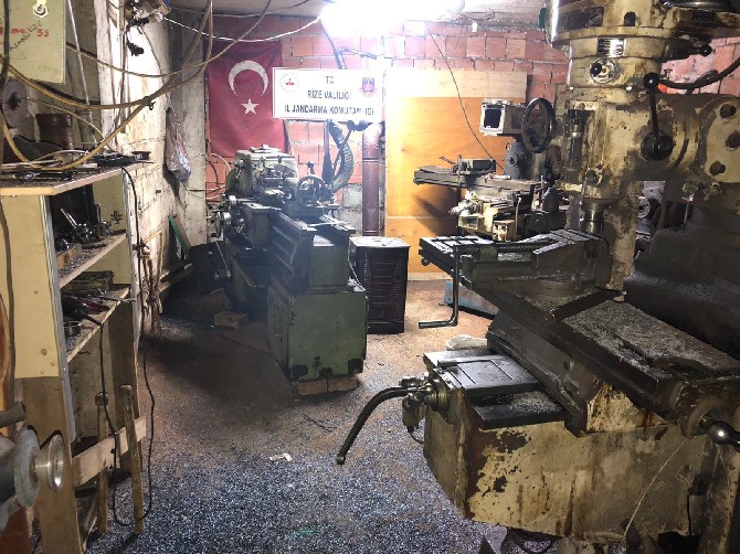 rizede-ruhsatsiz-silah-atolyesine-operasyon-3-gozalti-(2)-002.jpg