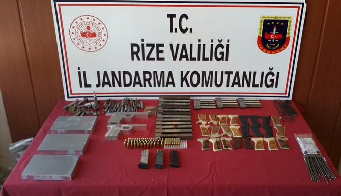 rizede-ruhsatsiz-silah-atolyesine-operasyon-3-gozalti-(2).jpg