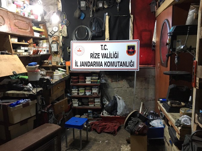 rizede-ruhsatsiz-silah-atolyesine-operasyonda-2-kisi-tutuklandi-(1).jpg