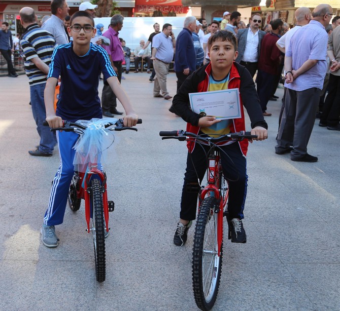 rizede-sabah-namazi-cocuklarina-hediye-bisiklet-(5).jpg