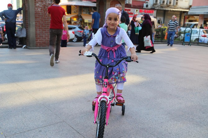 rizede-sabah-namazi-cocuklarina-hediye-bisiklet-(8).jpg