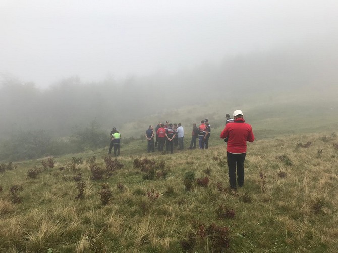 rizede-saganak-nedeniyle-mahsur-kaldiklari-yaylada-kaybolan-6-kisinin-bulunmasi-icin-baslatilan-calismalar-ikinci-gunde-devam-ediyor-(8)-002.jpg