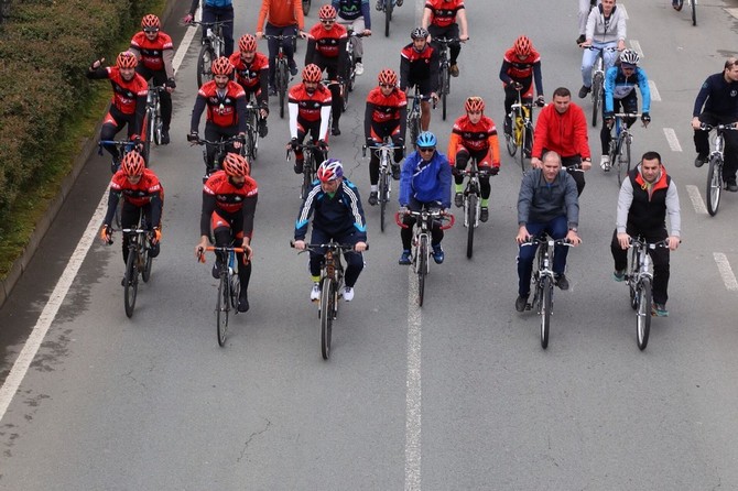 rizede-saglik-icin-bisiklet-turu-ve-yuruyus-programi-duzenlendi-(2).jpg