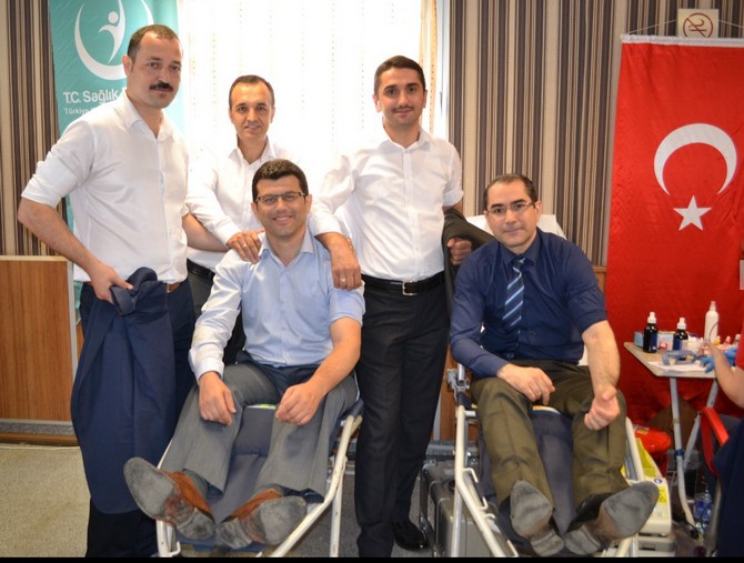 rizede-saglik-personelinden-kizilaya-kan-bagisi-(2).jpg