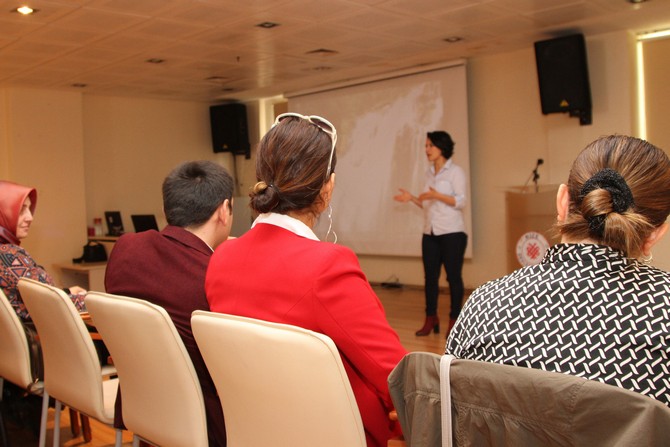 rizede-saglik-personellerine-‘etkili-iletisim,-diksiyon-ve-beden-dili’-egitimi-verildi-(4).jpg