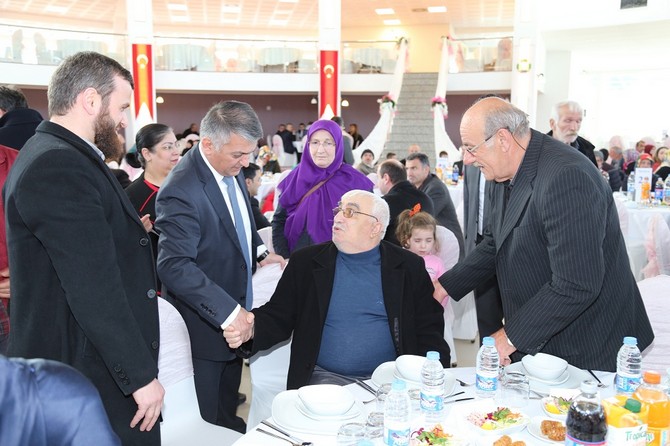 rizede-sehit-aileleri-ve-gaziler-onuruna-yemek-verildi-(3).jpg