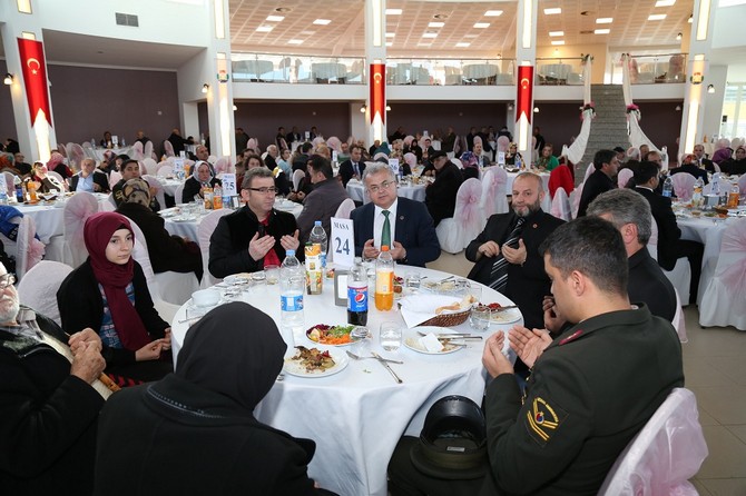 rizede-sehit-aileleri-ve-gaziler-onuruna-yemek-verildi-(5).jpg