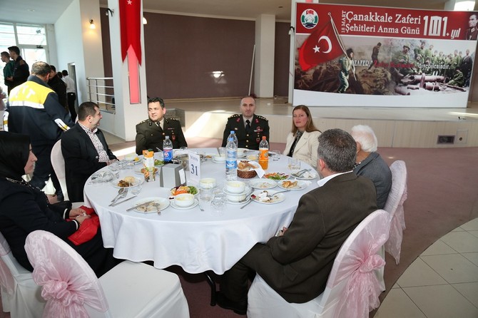 rizede-sehit-aileleri-ve-gaziler-onuruna-yemek-verildi-(8).jpg