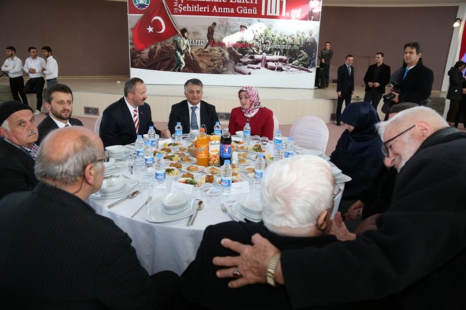 rizede-sehit-aileleri-ve-gaziler-onuruna-yemek-verildi-(9).jpg