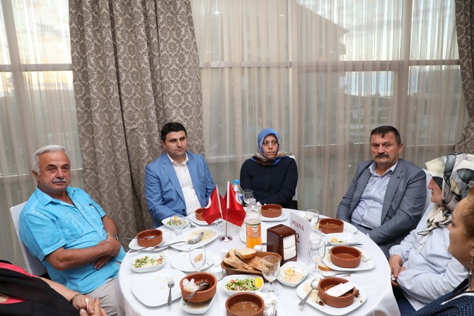 rizede-sehit-aileleri-ve-gaziler-onuruna-yemek-yerildi-(2).jpg