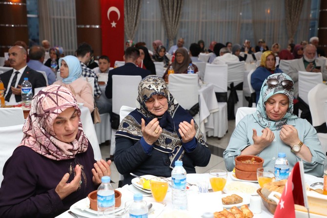 rizede-sehit-aileleri-ve-gaziler-onuruna-yemek-yerildi-(5).jpg