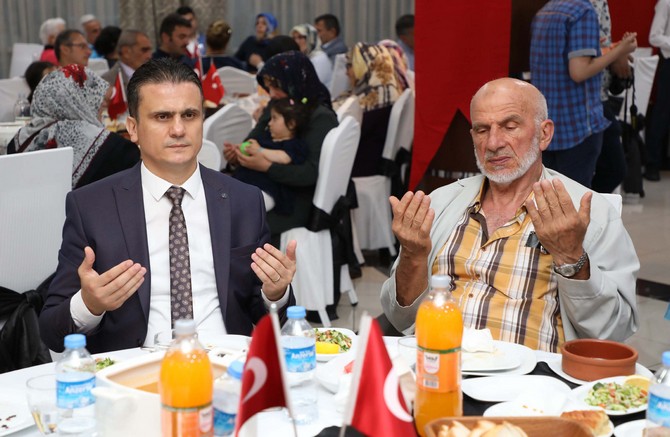 rizede-sehit-aileleri-ve-gaziler-onuruna-yemek-yerildi-(7).jpg