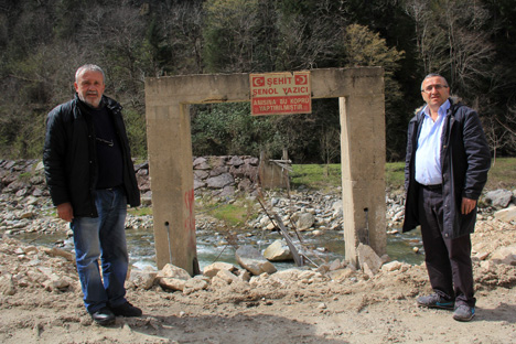 rizede-sehit-anisina-yapilan-kopruyu-tahrip-ettiler2.jpg