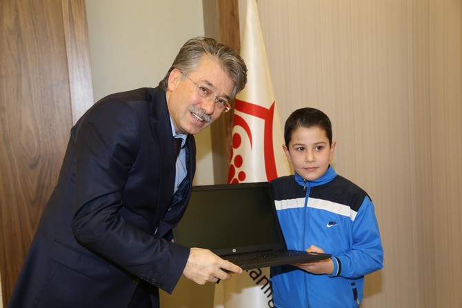 rizede-sehit-cocuklarina-bilgisayar-hediye-edildi-(2).jpg