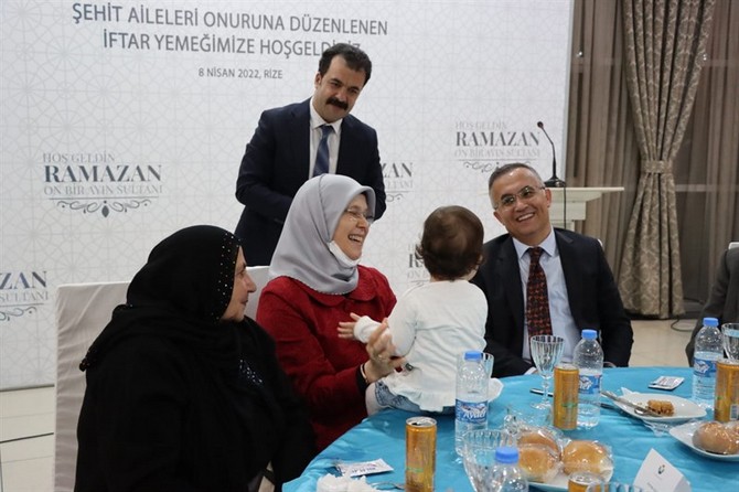 rizede-sehit-yakinlari-ve-gaziler-onuruna-iftar-yemegi-16.jpg