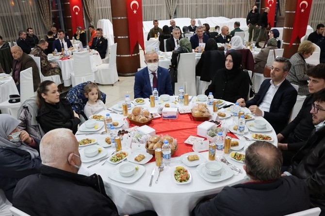 rizede-sehit-yakinlari-ve-gaziler-onuruna-iftar-yemegi-2.jpg