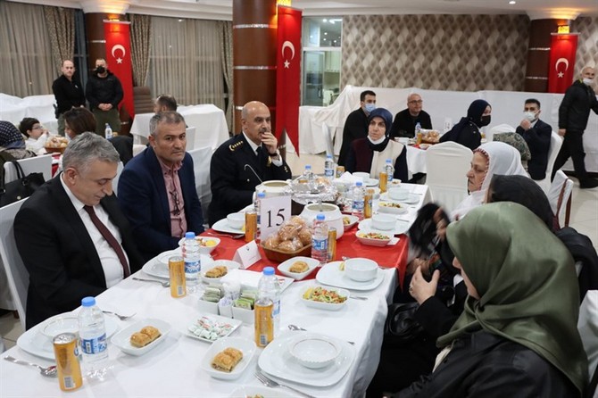 rizede-sehit-yakinlari-ve-gaziler-onuruna-iftar-yemegi-5.jpg