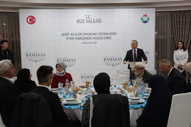 rizede-sehit-yakinlari-ve-gaziler-onuruna-iftar-yemegi-6.jpg