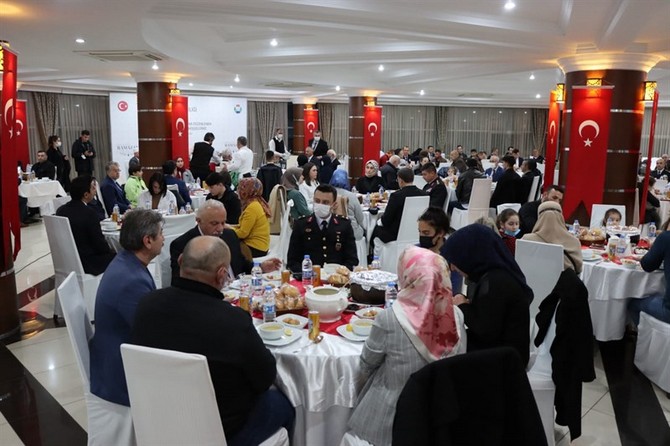 rizede-sehit-yakinlari-ve-gaziler-onuruna-iftar-yemegi-8.jpg