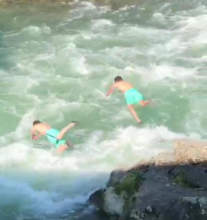 rizede-serinlemek-icin-dereye-girerek-hayatini-kaybeden-gencin-son-goruntuleri-ortaya-cikti-1.jpg