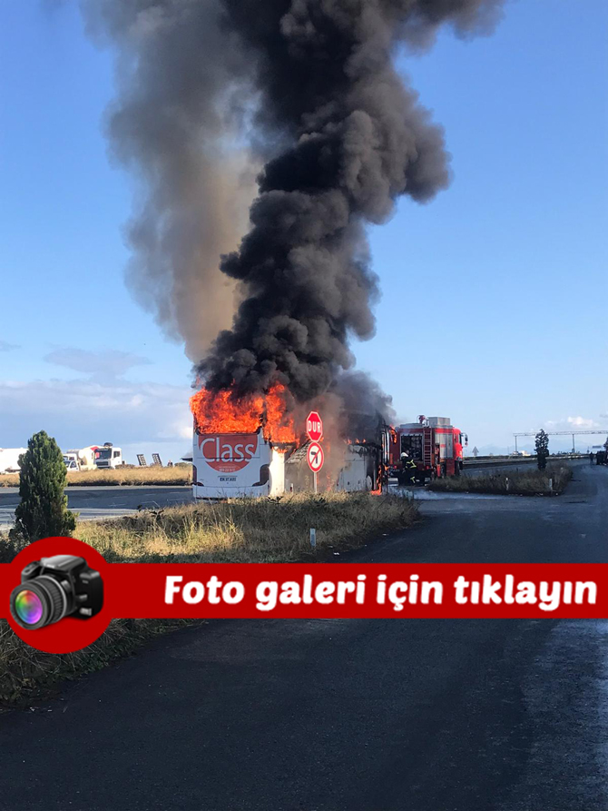 rizede-seyir-halindeki-yolcu-otobusu-yandi-foto-galeri.jpg