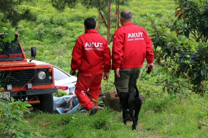 rizede-sokakta-oynadiklari-sirada-kaybolan-iki-cocugu-arama-calismalari-devam-ediyor-(11).jpg