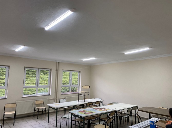 rizede-tevfik-ileri-mesleki-ve-teknik-anadolu-lisesi-elektrik-elektronik-alani-ogrencileri-tarafindan-bes-okulda-enerji-verimliligini-artirmak-amaciyla-toplam-1-milyon-tl-maliyetle-led-donusumu-yapildi-7.jpg