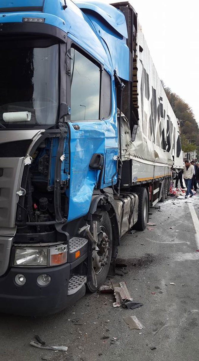 rizede-tir-kazasi-2.jpg rizede-tir-kazasi-2.jpg