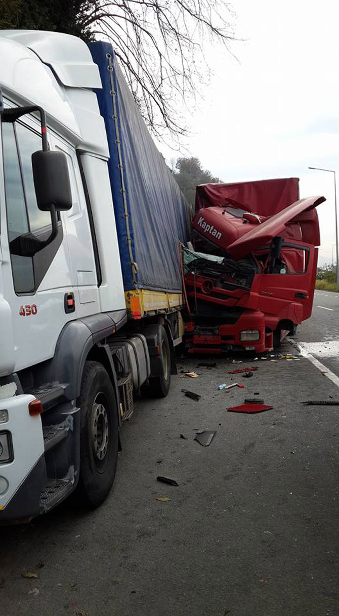 rizede-tir-kazasi-4.jpg rizede-tir-kazasi-4.jpg