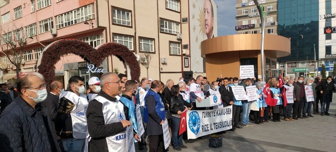rizede-turkiye-kamu-sene-bagli-sendika-uyeleri-eylem-yapti-bordro-yakan-memurlar-maaslarinin-enflasyon-karsisinda-eridigini-savundu-ek-zam-istedi-1.jpg