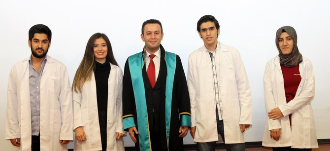 rizede-universiteli-ogrenciler-beyaz-onluk-giydi-(6).jpg
