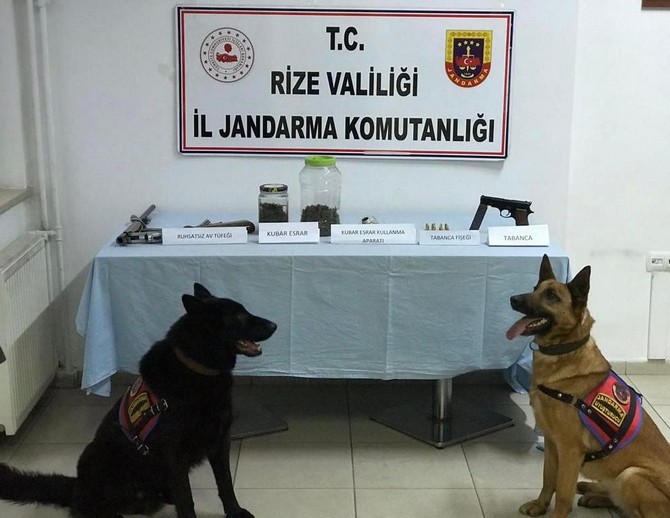 rizede-uyusturucu-operasyonu-1-gozalti-2.jpg