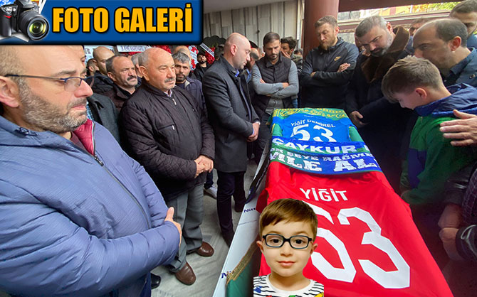 rizede-uzerine-kale-diregi-devrilmesi-sonucu-agir-yaralanan-ve-tedavi-gordugu-hastanede-yasamini-yitiren-caykurrizesporun-altyapi-oyuncusu-yigit-demirelin-cenazesi-topraga-verildi.jpg
