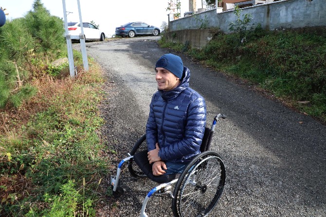 rizede-yaklasik-16-yil-once-bisiklet-surerken-otobusun-carpmasi-sonucu-iki-bacagini-diz-ustunden-kaybeden-mustafa-beyaz,-azmi-ve-sporla-yasama-baglandi-(10).jpg